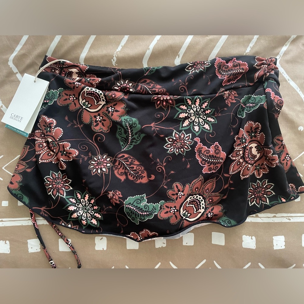 Carve designs swim skirt Taj size medium new with tags